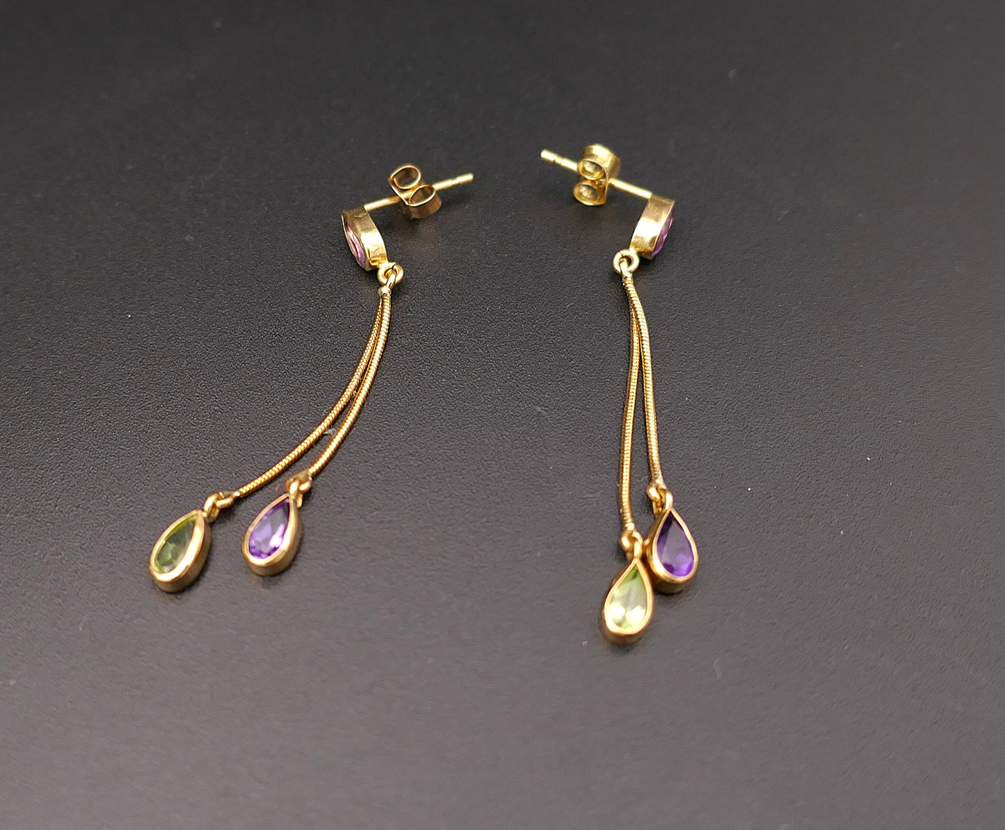 Boucles d'oreilles améthystes et tourmalines, or 18 carats.