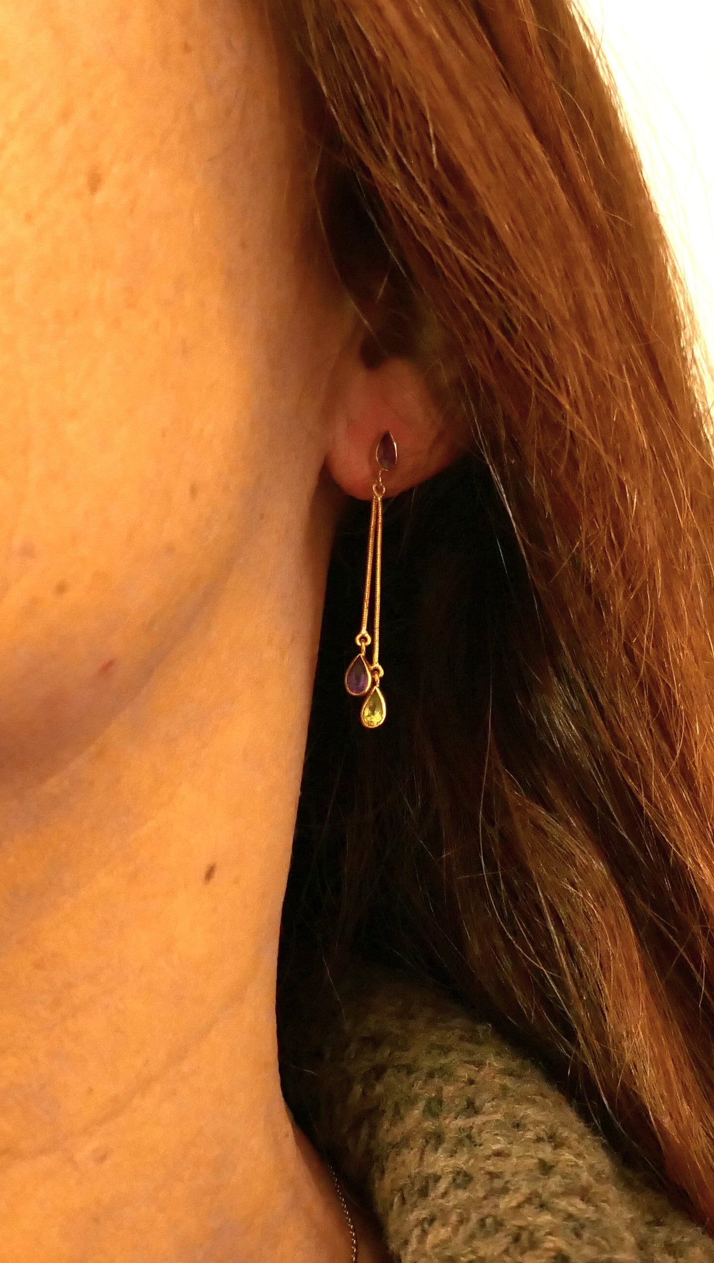 Boucles d'oreilles améthystes et tourmalines, or 18 carats.