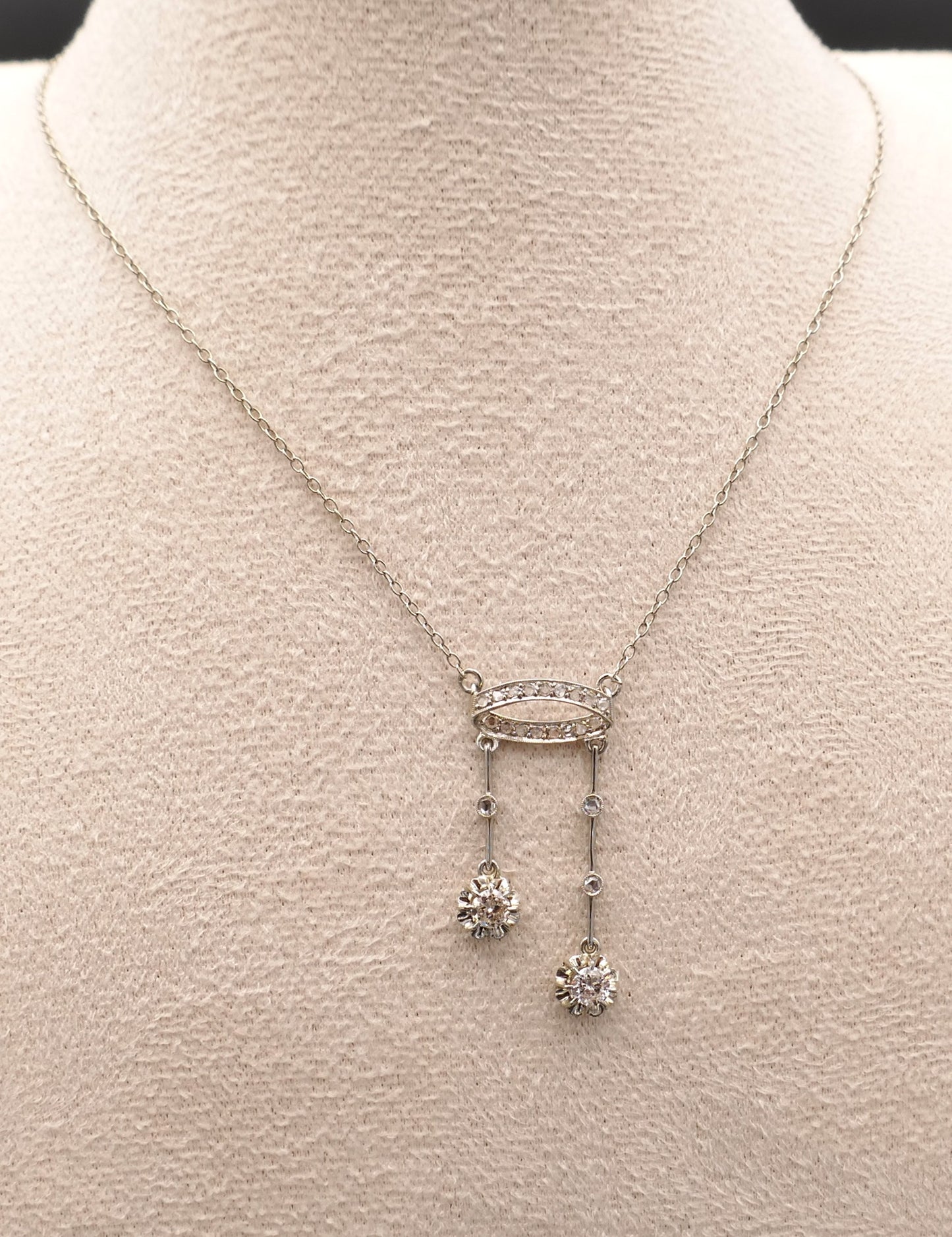 Collier Négligé Diamants, Or et Platine.