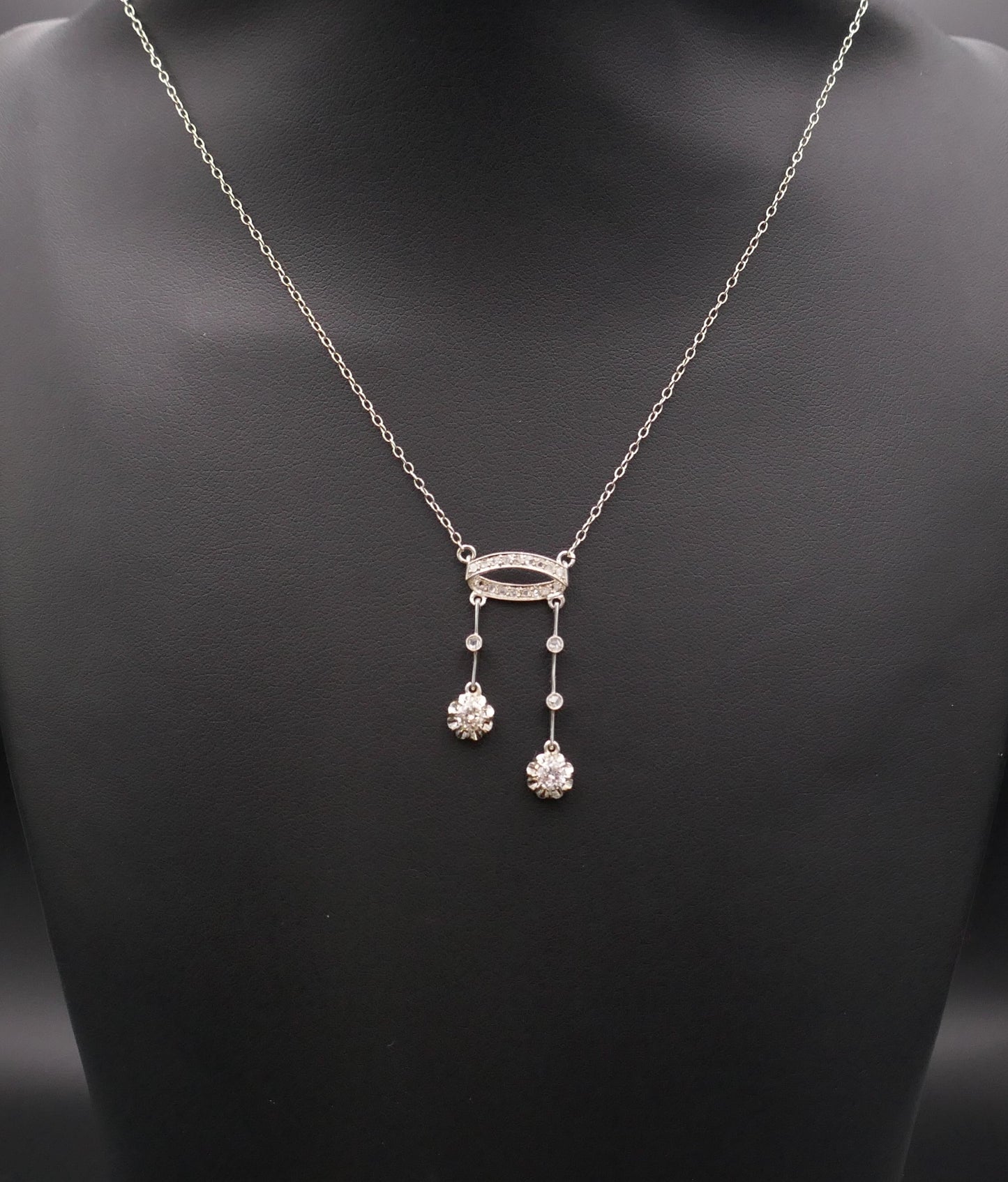 Collier Négligé Diamants, Or et Platine.