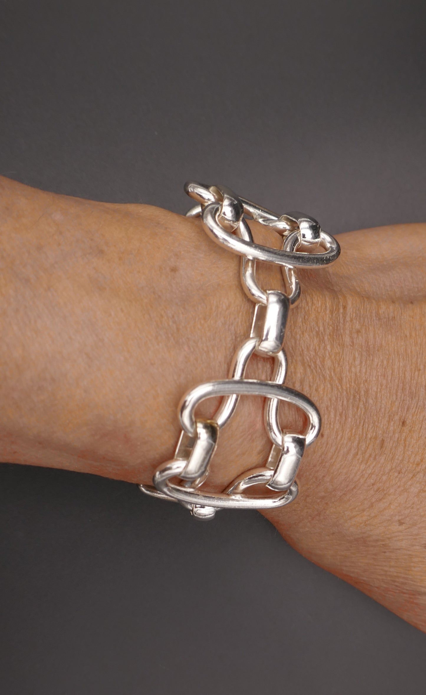 Important Bracelet Vintage En Argent, Fermoir invisible.