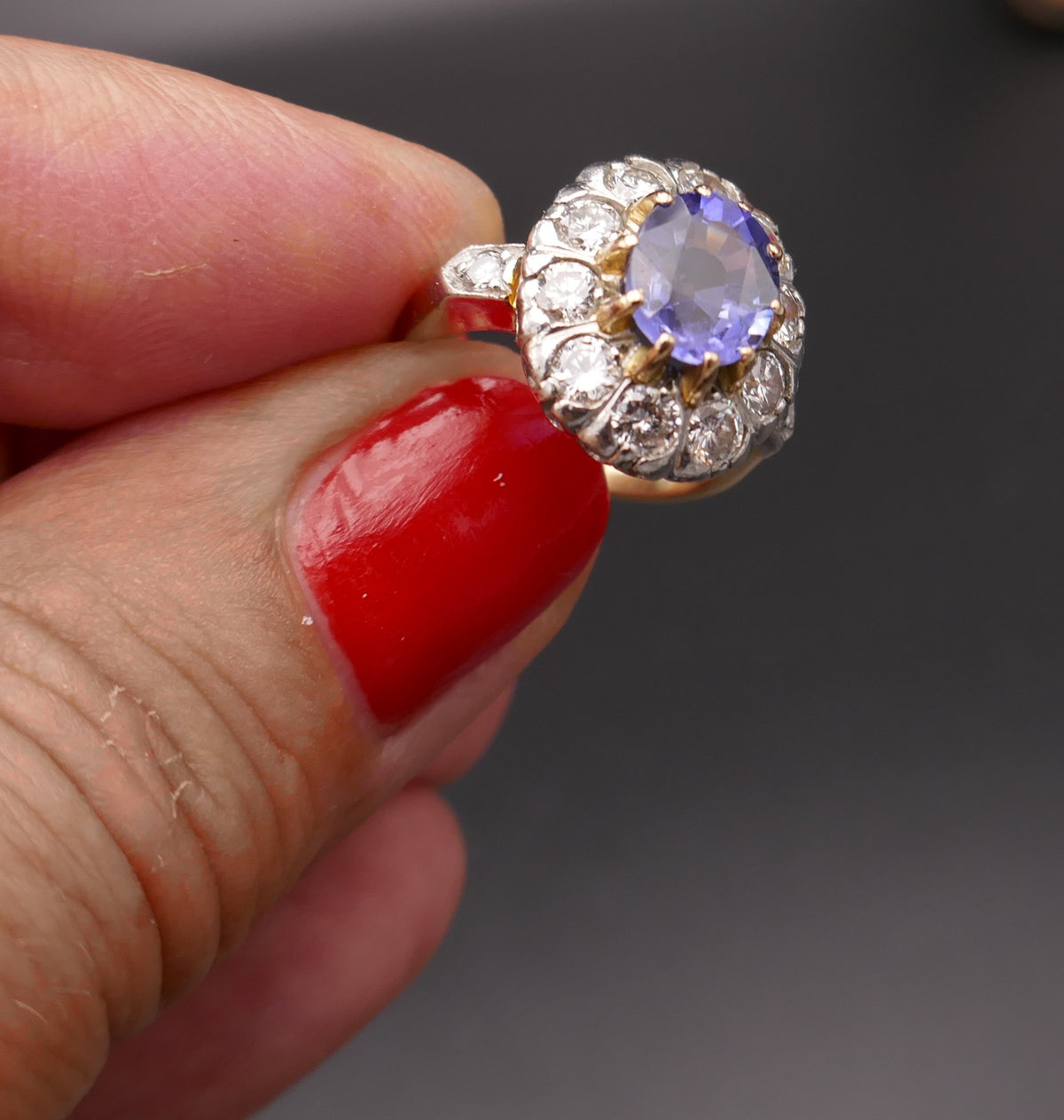 Bague pompadour saphir de Ceylan non chauffé 2 carats et diamants. Certificat de laboratoire