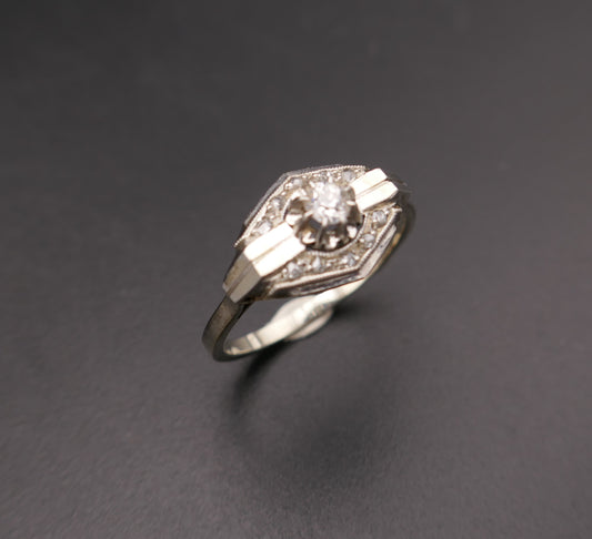 Art Déco, Bague diamants, or et platine, Neuve de stock.
