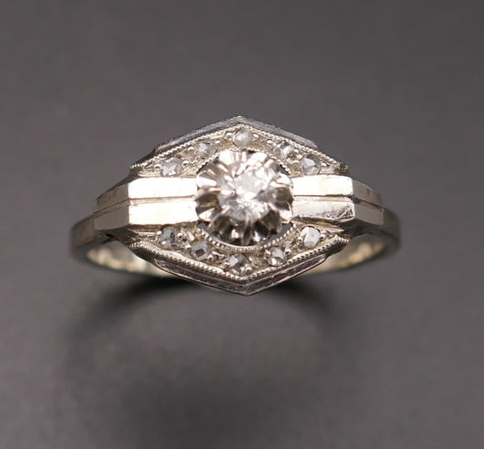 Art Déco, Bague diamants, or et platine, Neuve de stock.