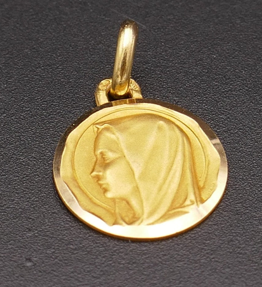 Médaille Vierge, or 18 carats.