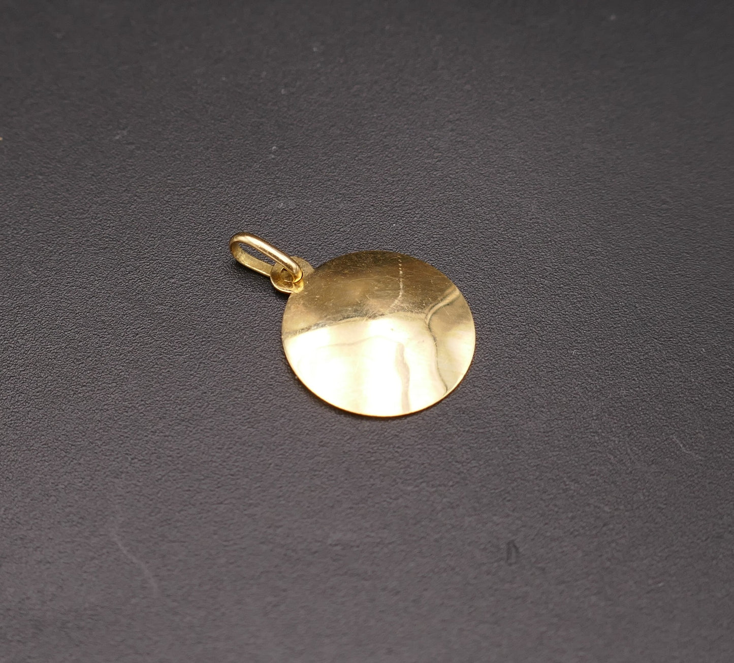 Médaille d'amour Augis, or 18 carats.