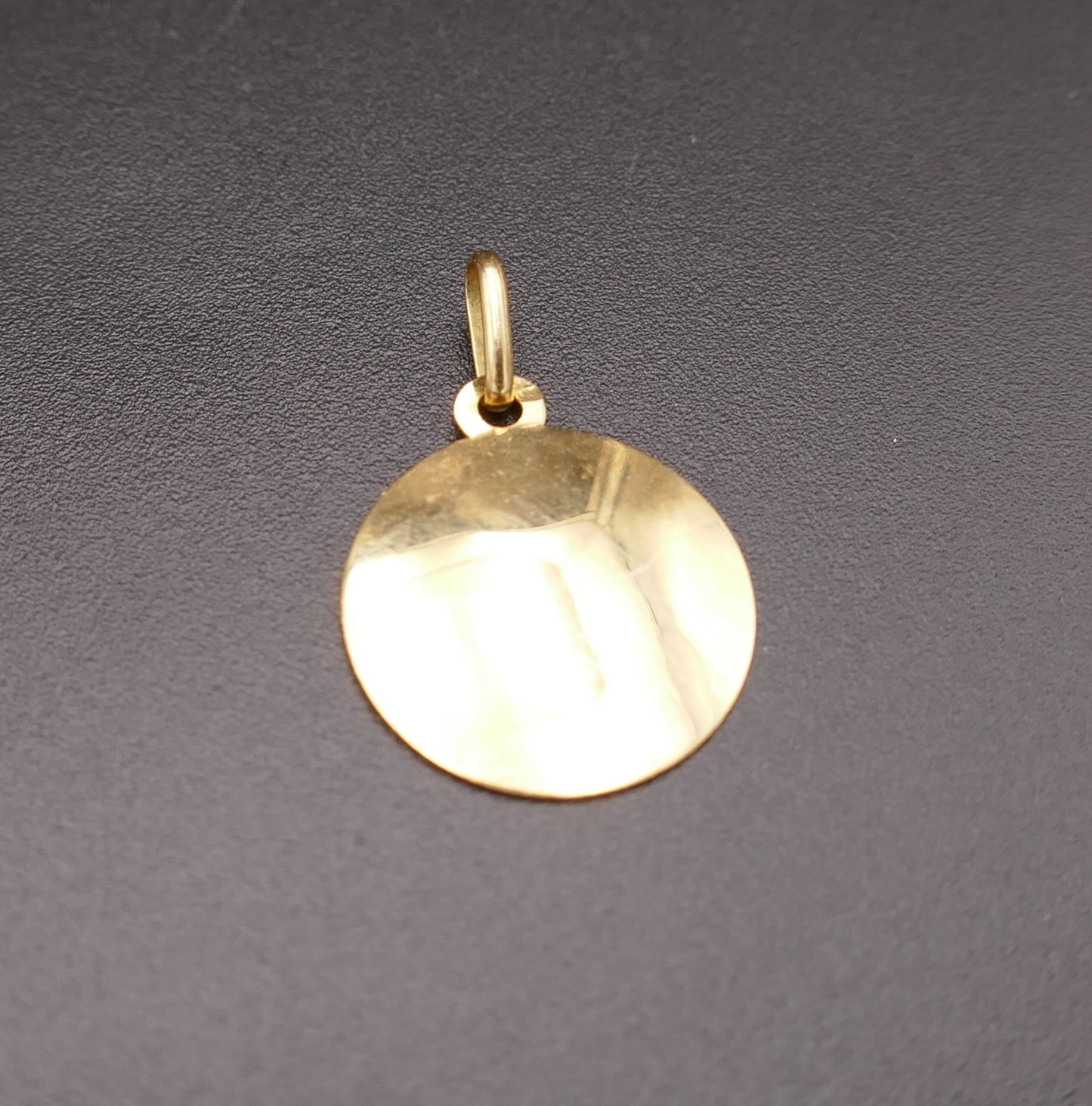 Médaille d'amour Augis, or 18 carats.