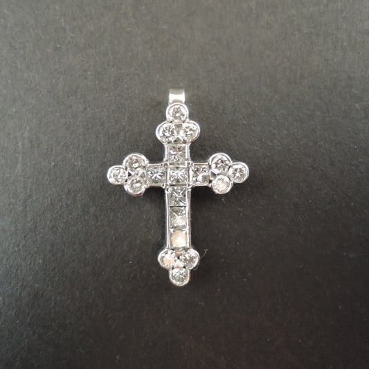 Croix Diamants Taille Princesse Et Brillant, Or Blanc 18 Carats