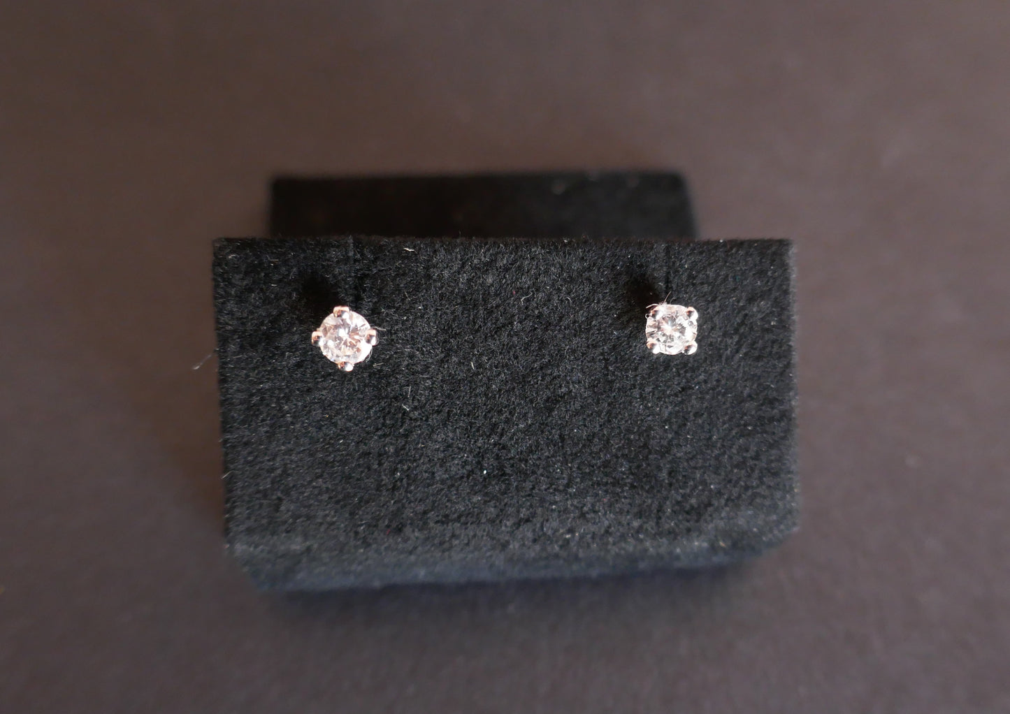 Boucles d'Oreilles Puces Diamants, Or Blanc 18 Carats