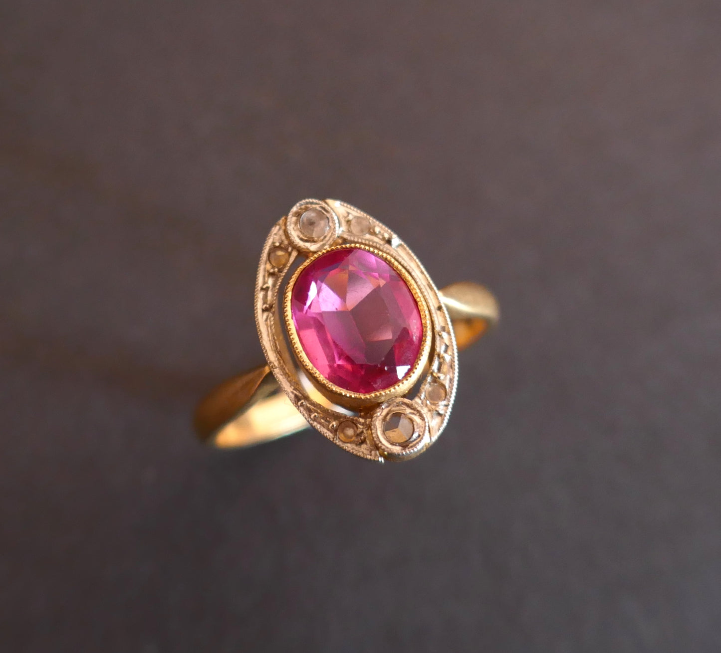 Bague De Charme pierre rose et diamants