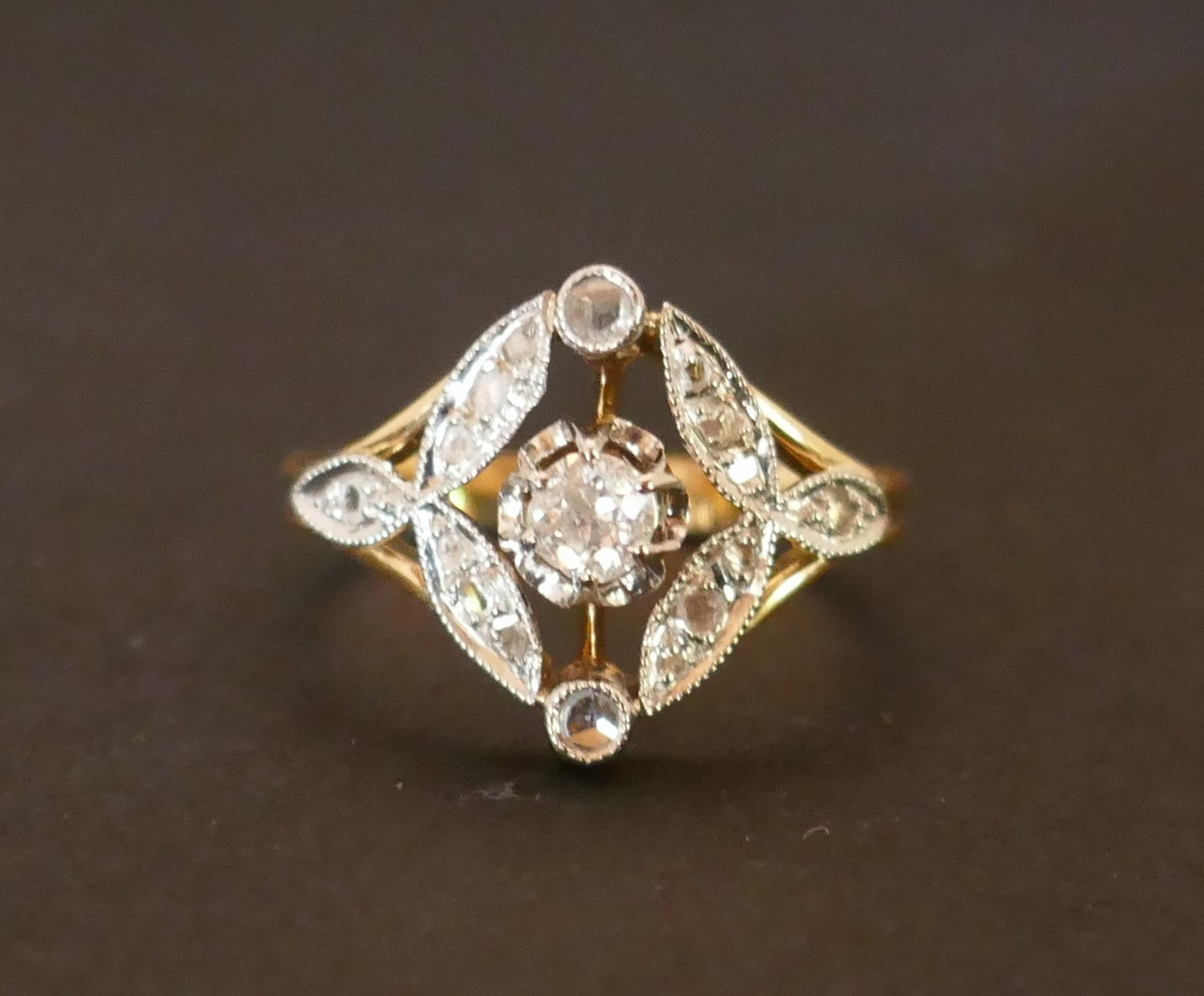 Bague d'époque Art Nouveau Sertie De Diamants