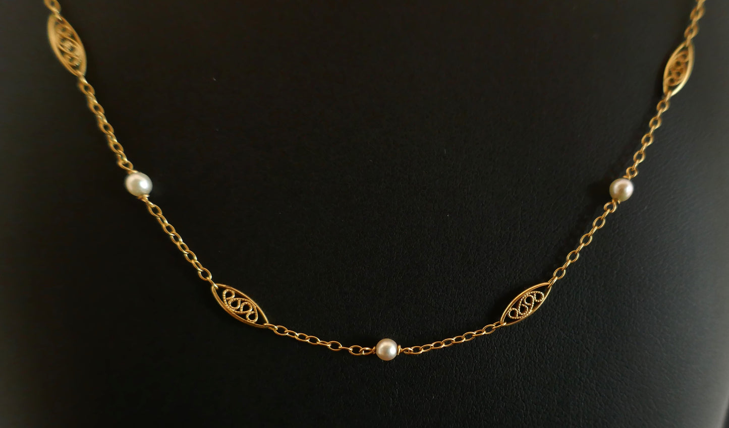 Collier Or 18 Carats Et Perles.