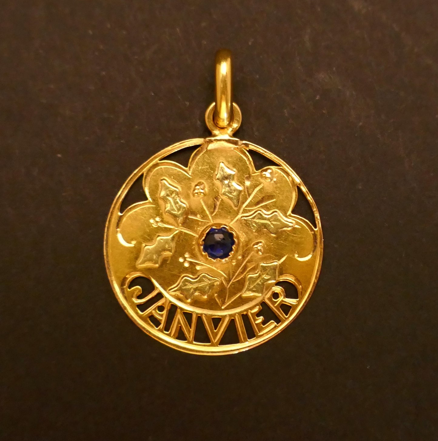 Rare Médaille Janvier En Or 18 Carats