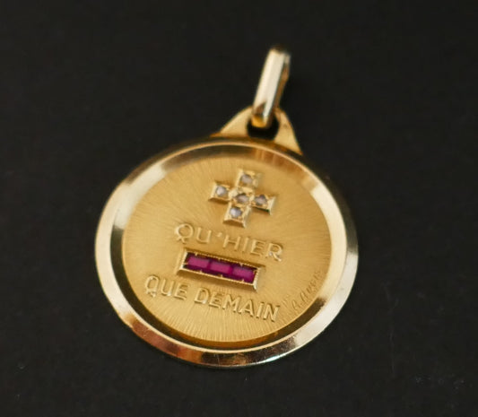 Médaille Augis, Diamant, Rubis Calibrés, Or 18 Carats